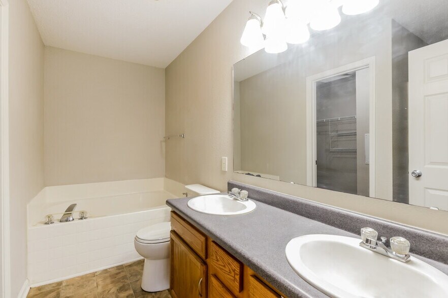 Building Photo - 4650 Whitview Ln