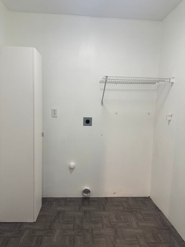 Building Photo - Spacious 4-Bedroom in Clearwood – Gated Co...
