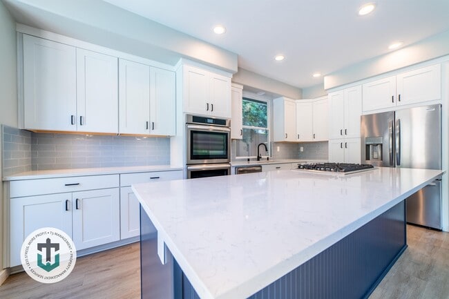 Building Photo - 15804 Caminito Cantaras