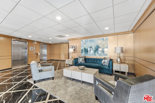 Building Photo - 100 S Doheny Dr