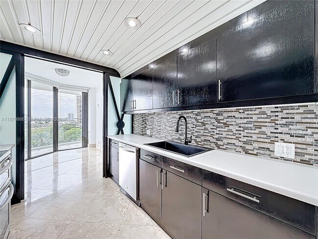 Building Photo - 2800 Island Blvd