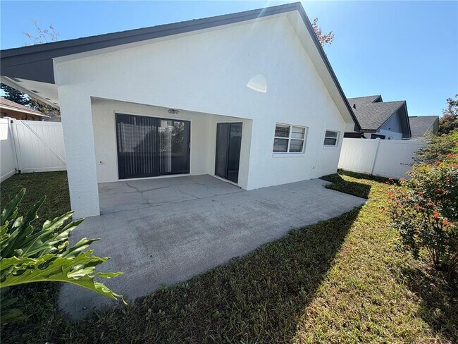 Building Photo - 4352 Sandhurst Dr