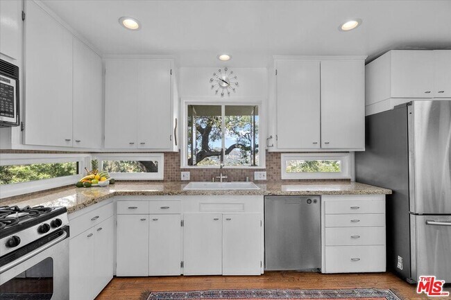 Building Photo - 8809 Appian Way