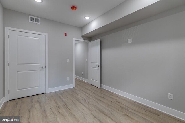 Building Photo - 2113 Master St