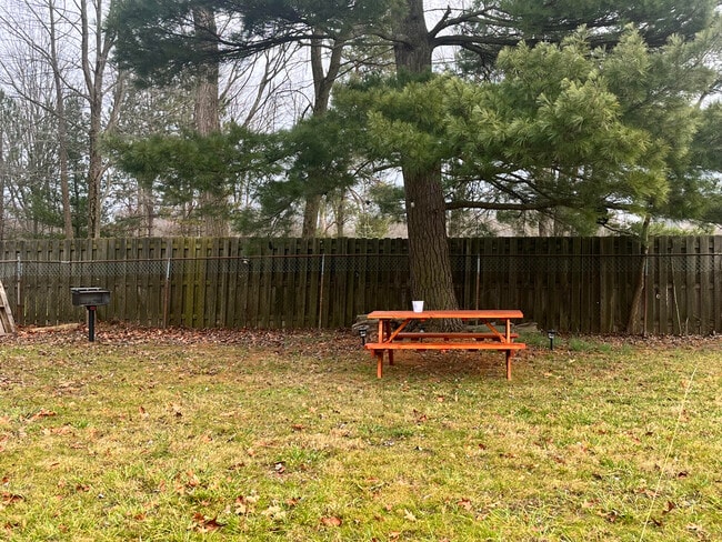 Building Photo - 18475 Bennett Rd