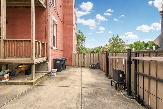 Building Photo - 1,900+ SQ FT in Bloomingdale NW DC