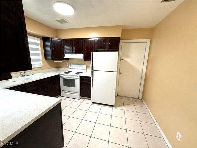 Building Photo - 110 Florida Rd