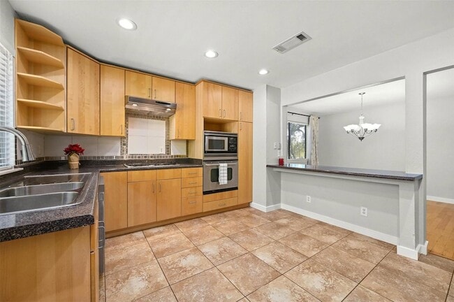 Building Photo - 11608 Big Trail