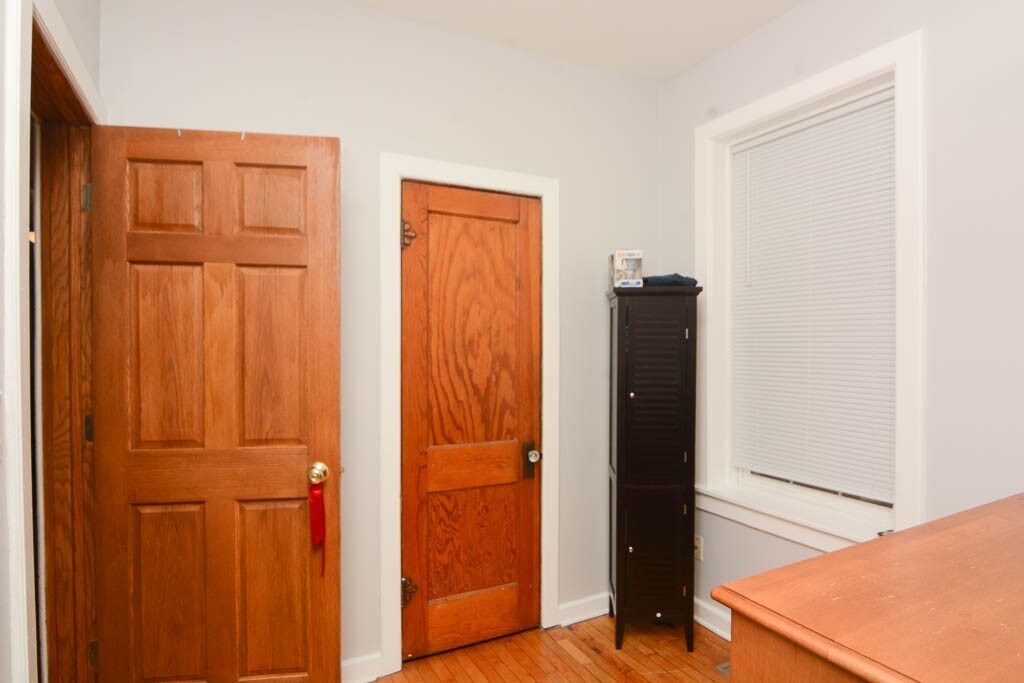 Building Photo - 1722 W Fletcher St