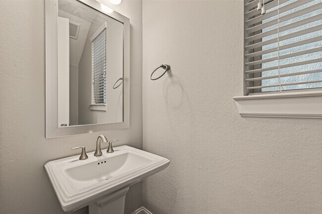 Building Photo - 11905 Wedemeyer Way