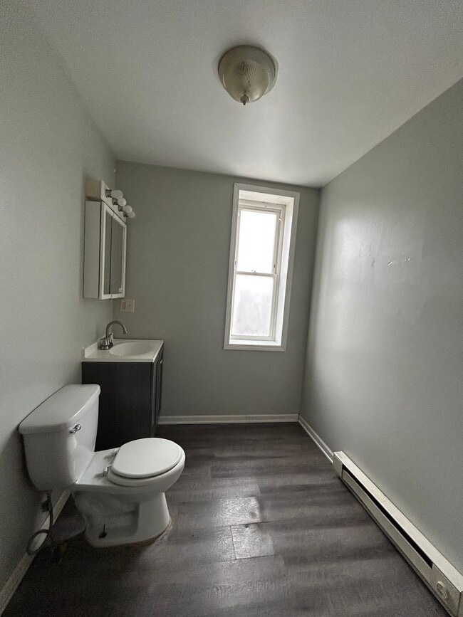 Building Photo - 105 W Emeline St