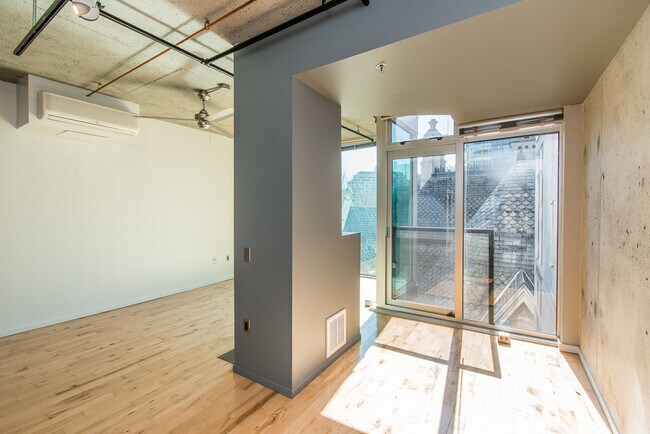 Building Photo - 1410 SW 11th Ave