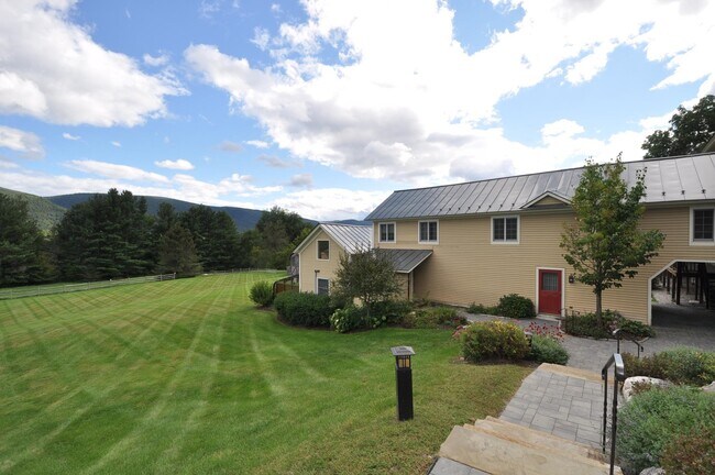 Building Photo - 764 Barnumville Rd