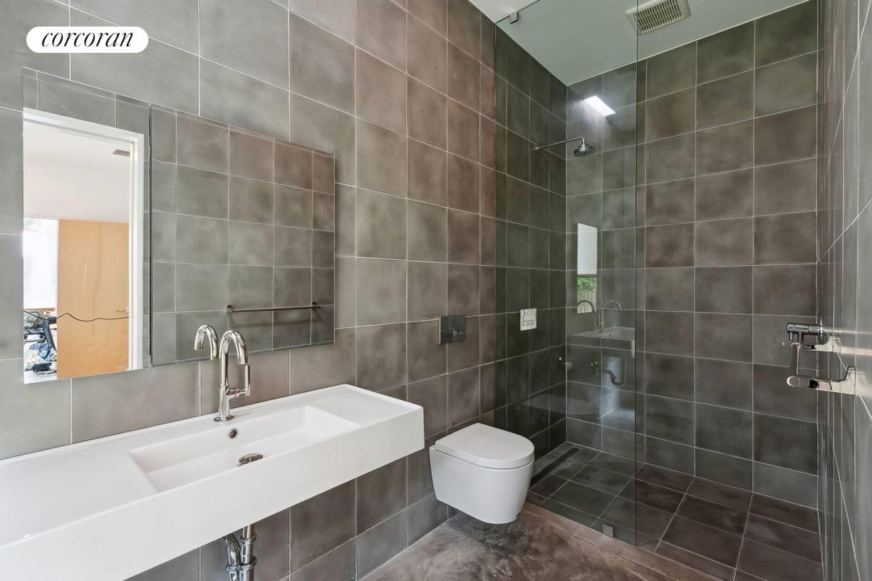 Building Photo - 47 Accabonac Rd