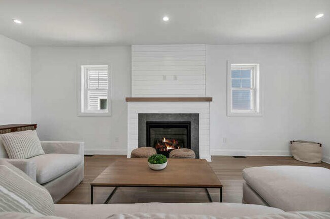 Building Photo - 916 Ocean Ave