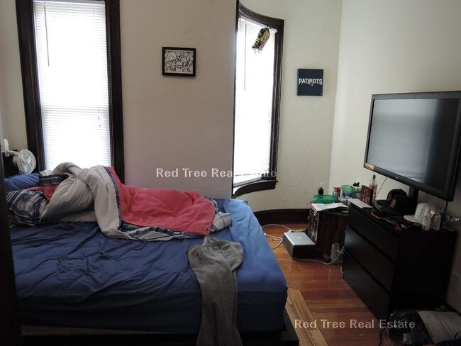 Building Photo - 85 Surrey St