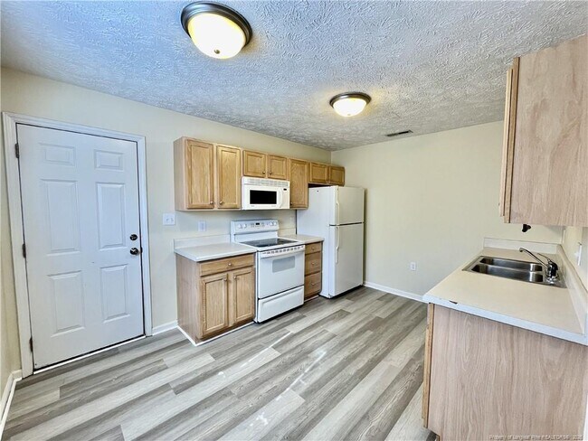 Building Photo - 3721 Betts Dr