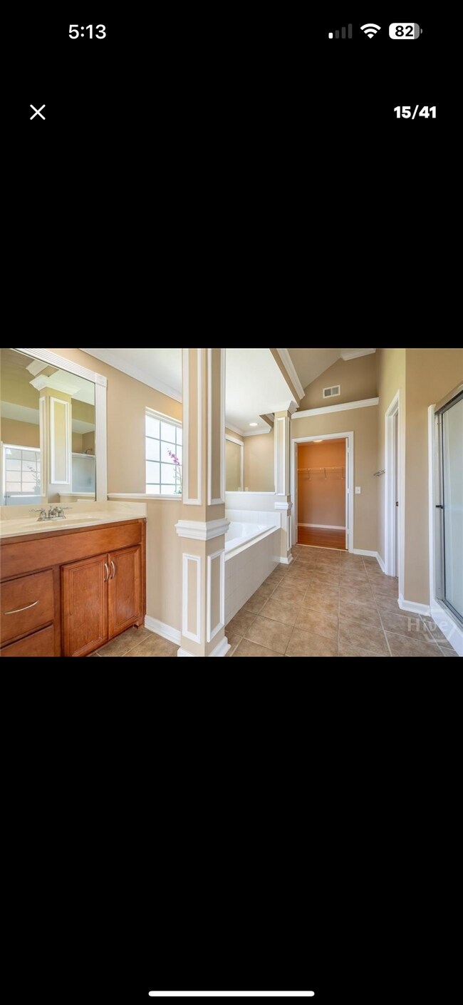 Building Photo - 9 Sweetwater Ct