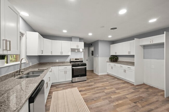 Building Photo - 205 Taft Ave