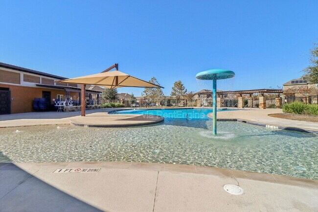 Building Photo - 10208 High Noon Dr