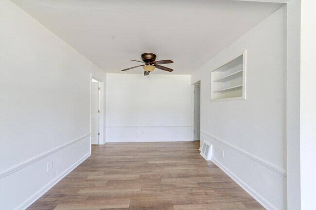 Building Photo - 49 Forestwood Dr