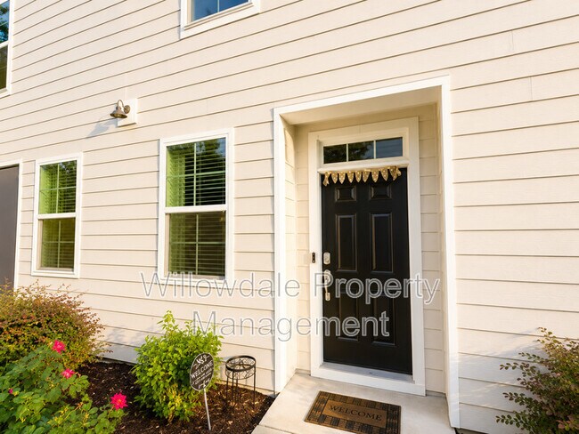 Building Photo - 203 Gremar Dr.