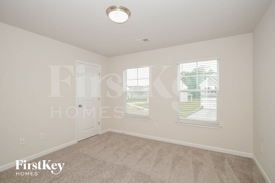 Building Photo - 11 Wild Lily Dr