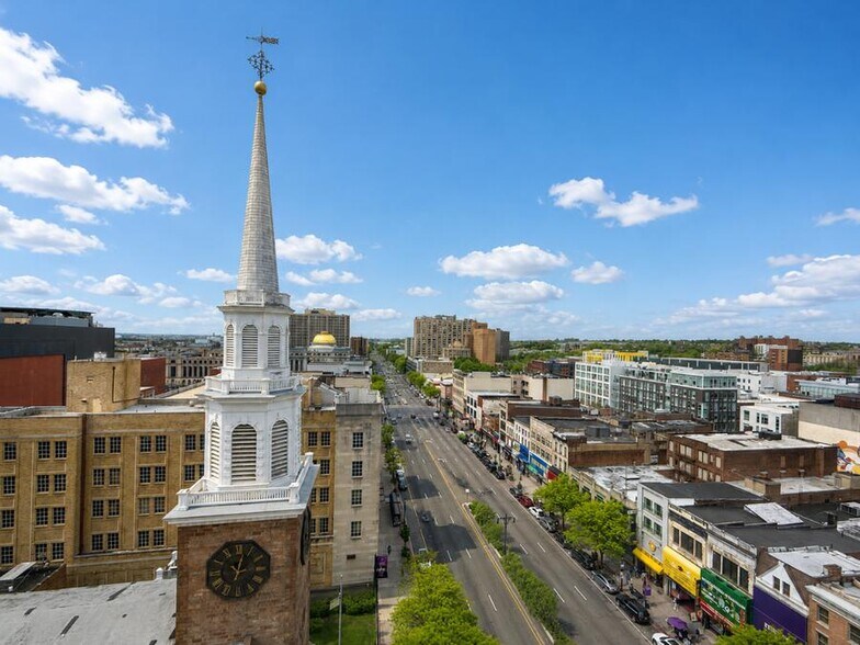 Building Photo - Gorgeous Views From Furnished Studio in Luxury Building