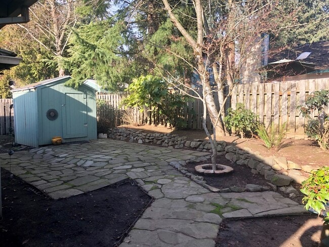 Building Photo - Serene 3 Bed, 2 Bath Gem!