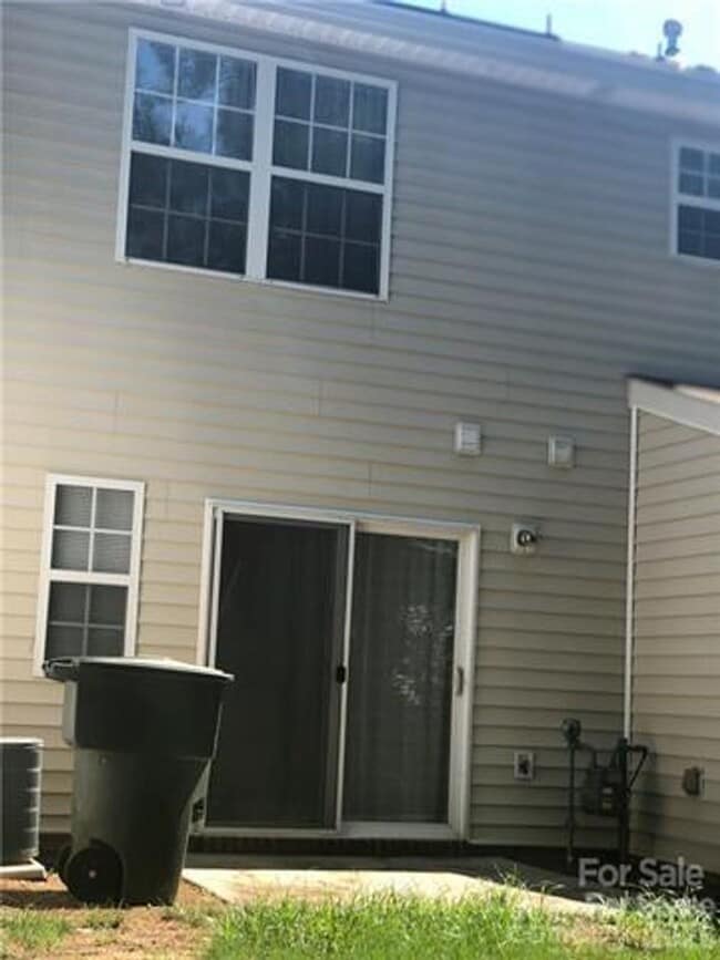 Building Photo - 106_NAVIGATOR_CT_1