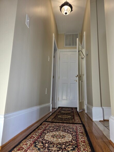 Building Photo - 1501 G St SE