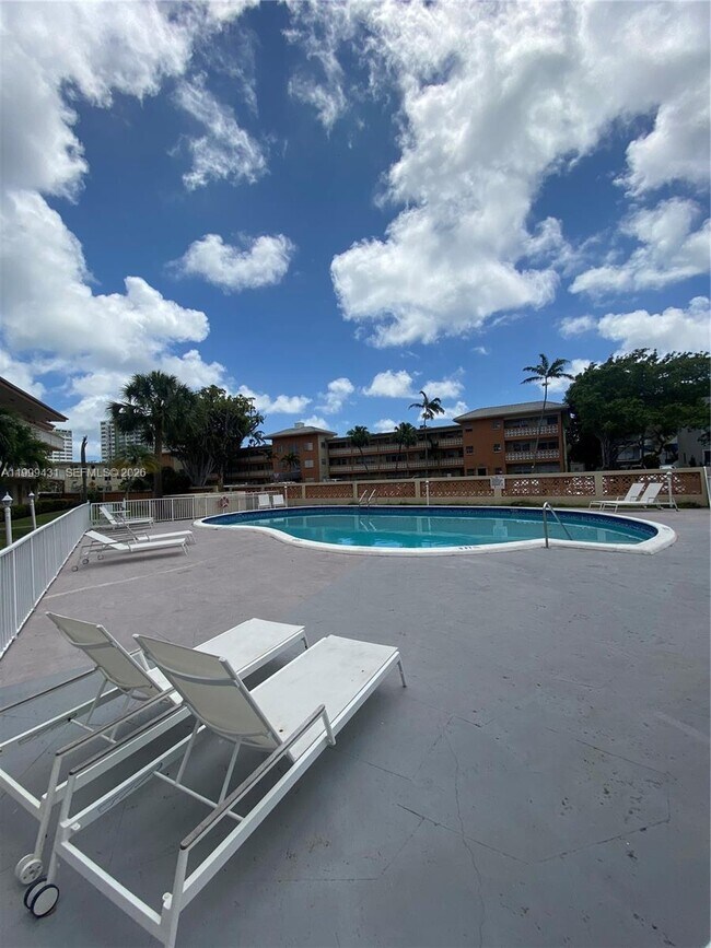 Building Photo - 1855 NE 121st St