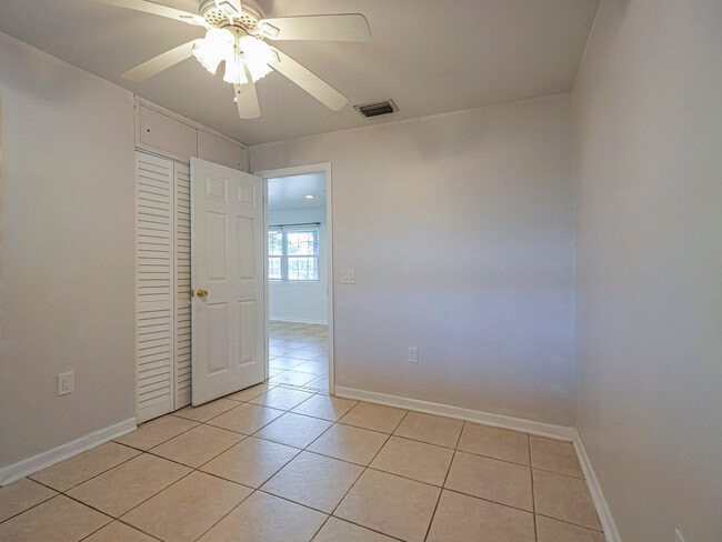 Building Photo - 1440 4th Ct