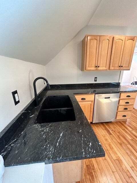 Kitchen - 37 Summit St