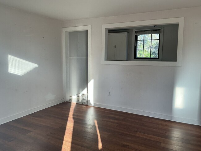 Building Photo - 1108-1112 Pisgah