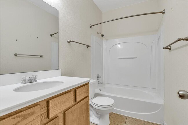 Building Photo - 415 Abbey Ln