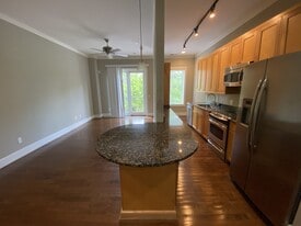 Building Photo - 1221 Bower Pky