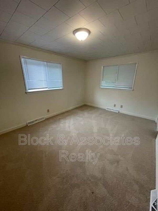 Building Photo - 200 W Bailey St