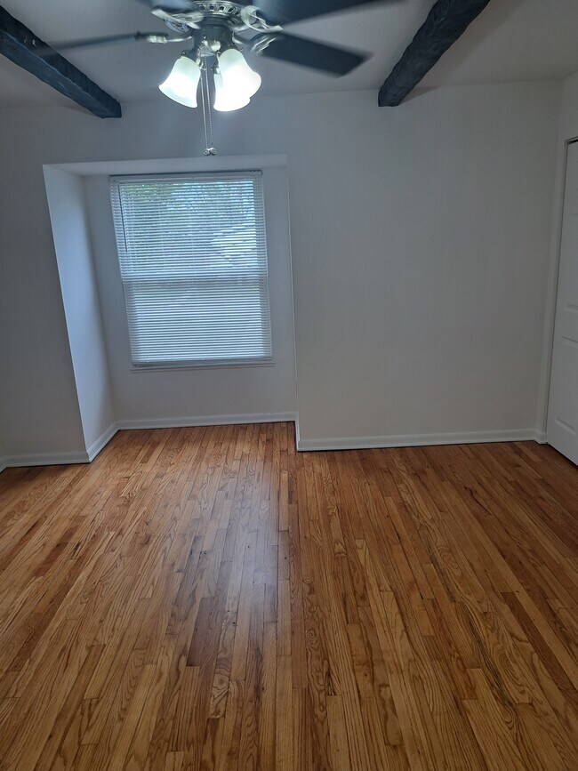 Building Photo - 1250 E 276th St