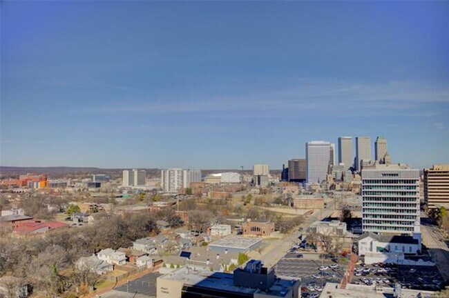 Building Photo - Adorable 2 bed 2 bath in historic Liberty Tower