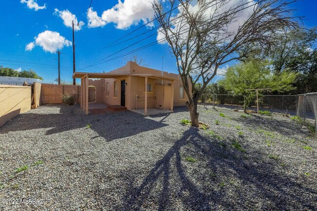 Building Photo - 2631 N Fontana Ave