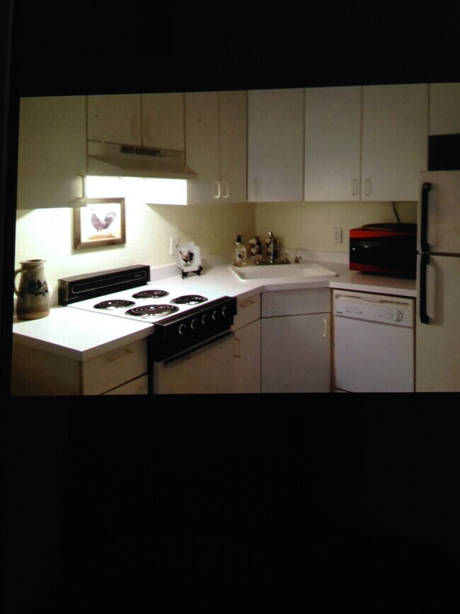 Primary Photo - 224 E Garden St