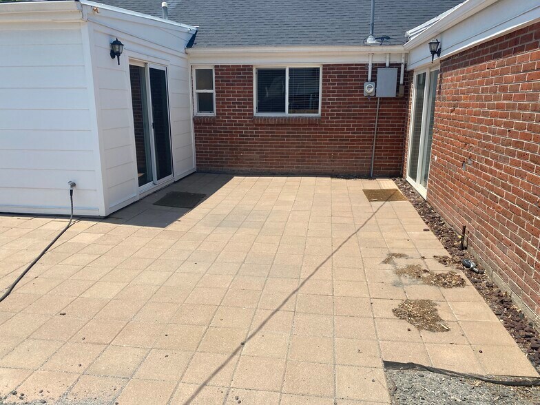 pation without shades - 1690 Syracuse St