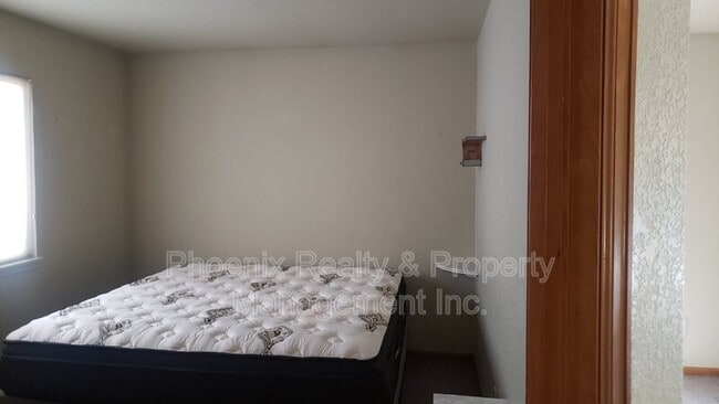 Building Photo - 678 Mathews Cir