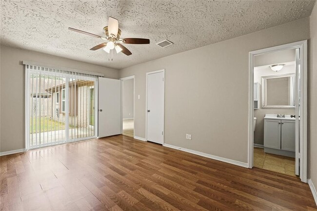 Building Photo - 22526 Market Square Ln