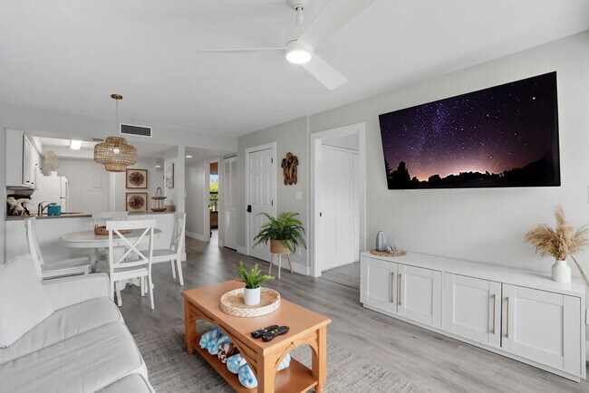 Building Photo - 600 Neapolitan Way