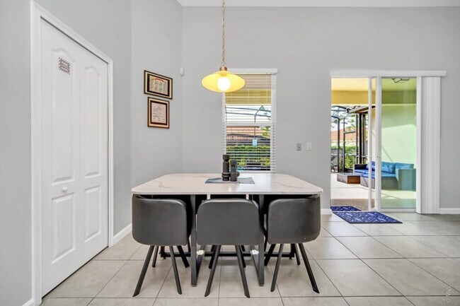 Building Photo - 4168 Oak Tree Dr
