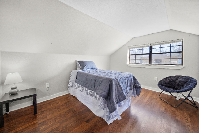 Building Photo - 2418 34th St
