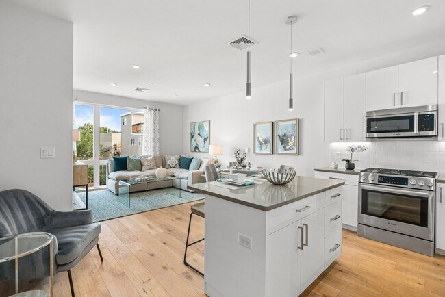 Building Photo - 420 W Broadway