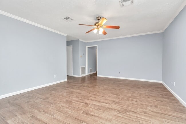 Building Photo - 13627 Greenridge Dr